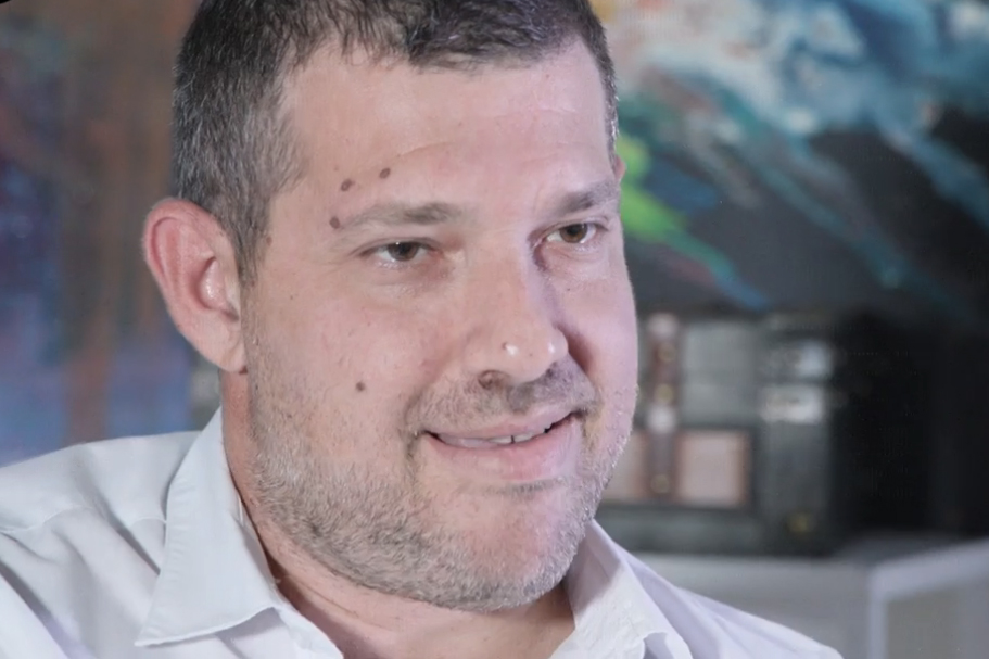 Le Iene a Civitavecchia per l’ex calciatore Marco Paoloni: “Intascava la caparra di un appartamento e spariva”