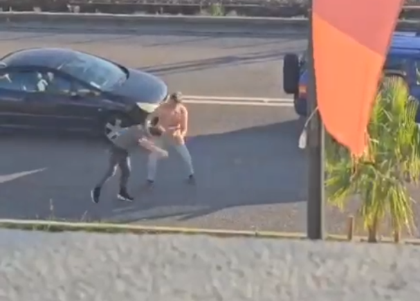 Roma – Violenta rissa tra automobilisti sulla Casilina, il video diventa virale