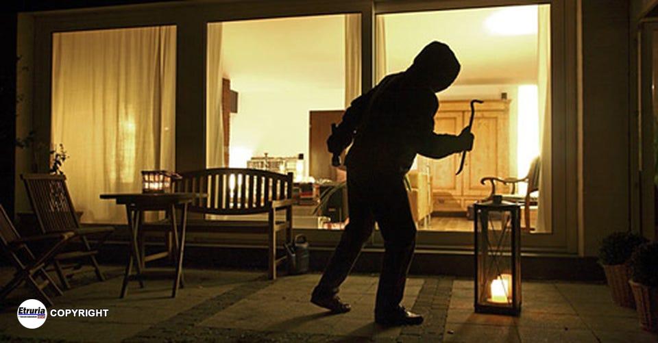 Spara al ladro nella sua villa ma non è indagato grazie alle nuove norme, Meloni: “Difesa è sempre legittima”