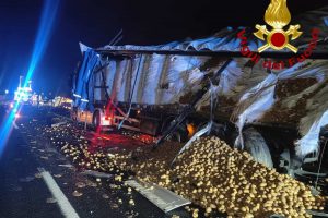 Banchi di nebbia tra Fabro e Orte, tamponamento tra camion sull’A1 (FOTO)