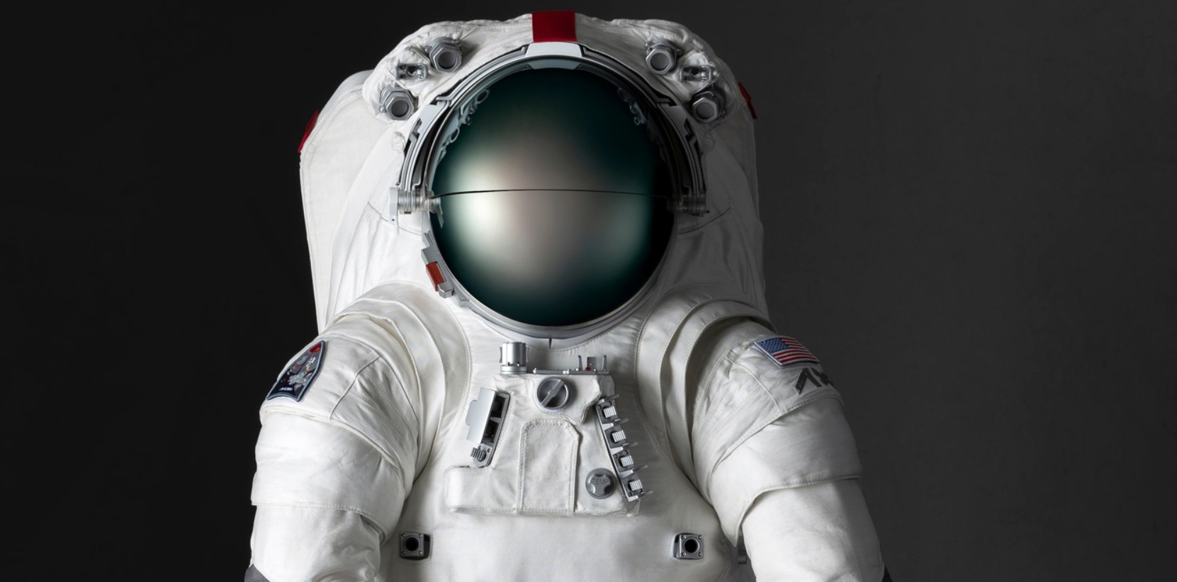 L’Italia andrà sulla Luna, la Nasa ha scelto le astrotute di Prada per le prossime missioni