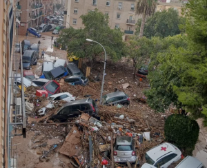 Valencia – Conta dei morti senza fine, il video dell’influencer tra le vie: “Abbiamo bisogno di aiuto”