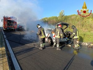 Santa Marinella – Violento incidente in via delle Colonie, auto Gpl prende fuoco (FOTO)
