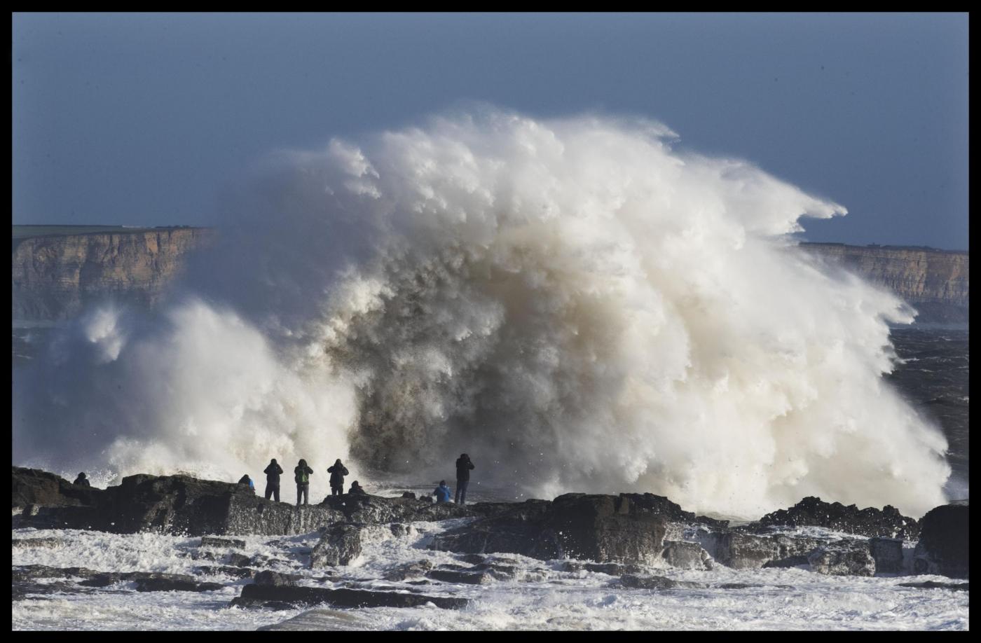 Una tempesta su storia e tradizione britanniche: Darragh minaccia costiera, rinviato pure l’ultimo Merseyside al Goodison
