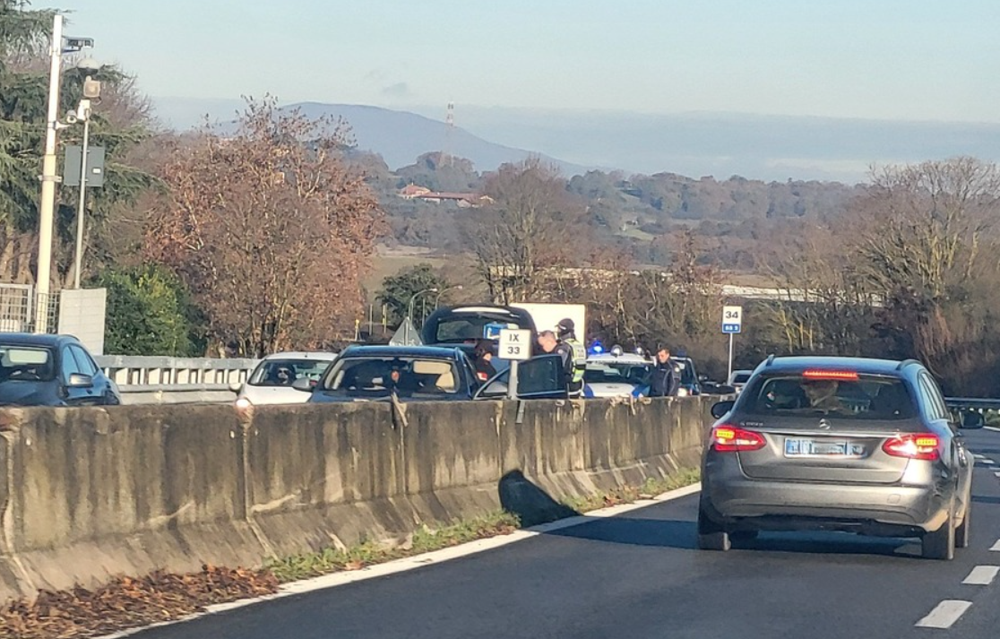 Cassia Bis, incidente sotto l’autovelox di Campagnano: code e rallentamenti