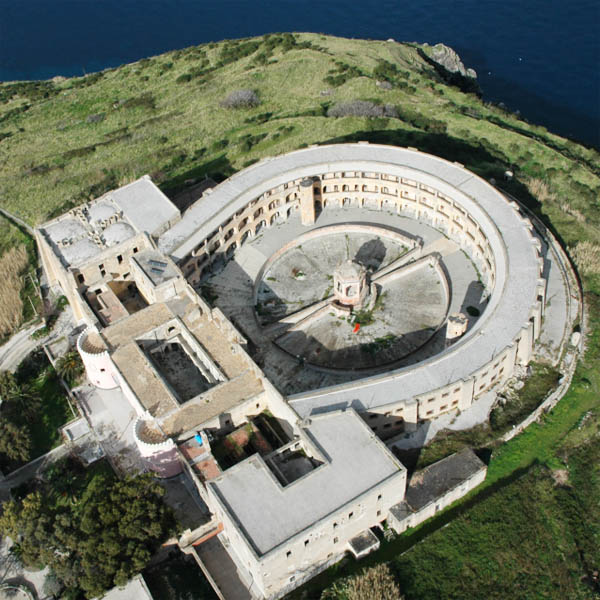 Riqualificazione dell’ex carcere borbonico dell’isola di Santo Stefano: 120000 euro a Ventotene per la gestione dei flussi turistici