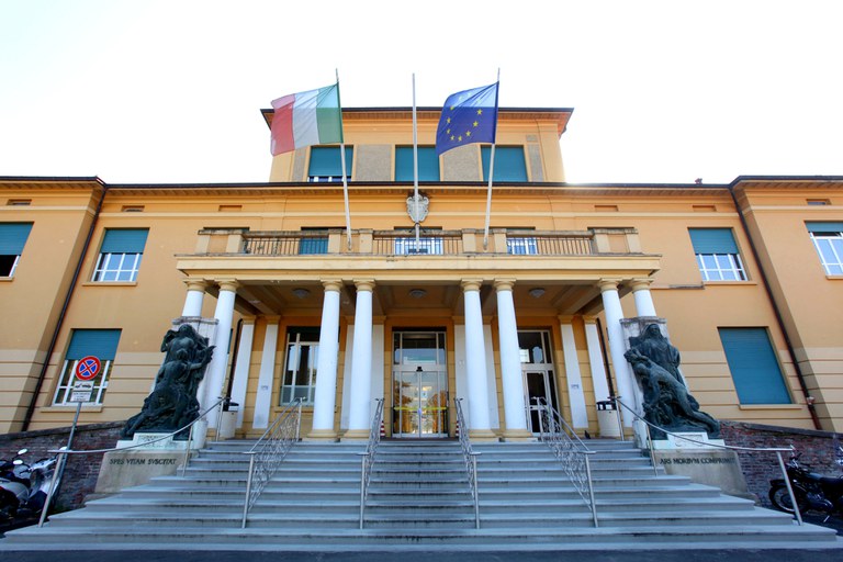 Cani e gatti “terapisti” nella sala d’attesa dell’Oncologia nell’ospedale Bellaria di Bologna