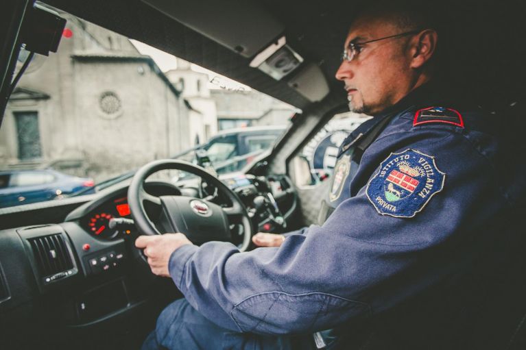 Viterbo – Ladri in azione in viale Trieste, messi in fuga dal foto allarme