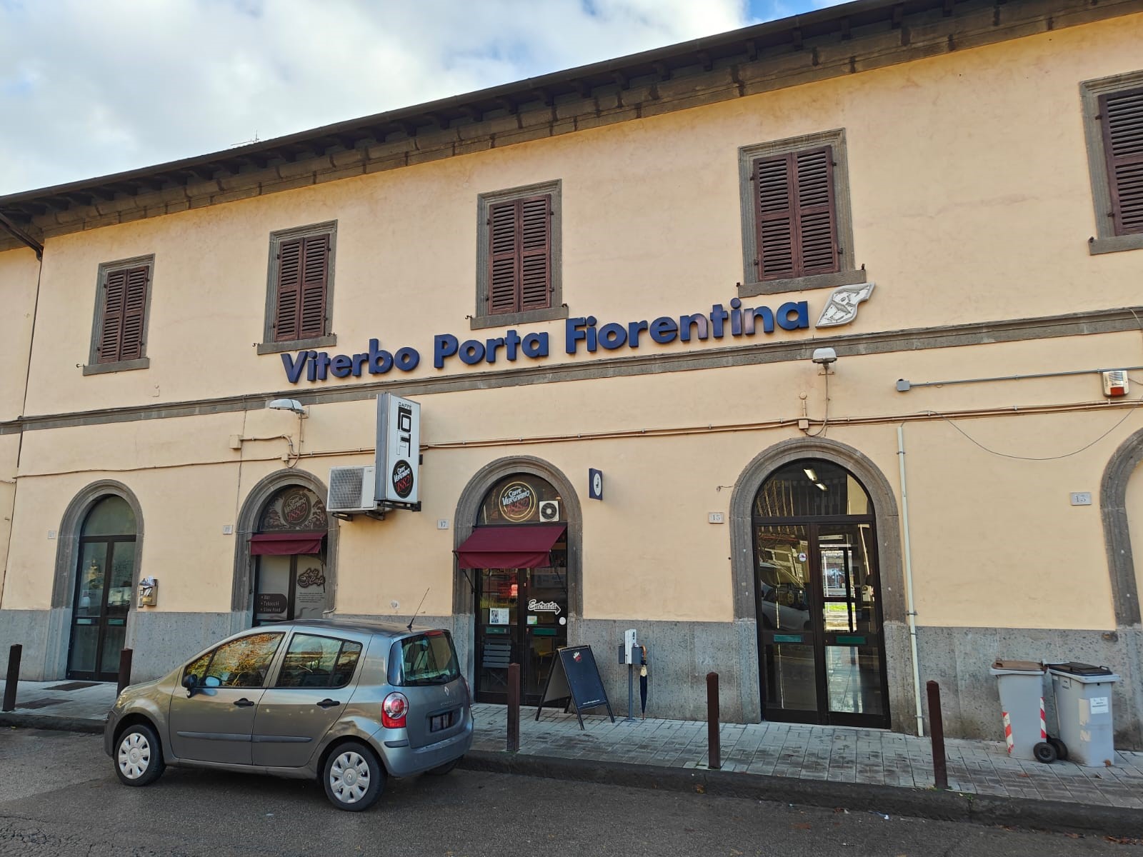 Viterbo – Stazione di Porta Fiorentina senza parcheggi per disabili: “È questa l’idea di città inclusiva?” (FOTO)