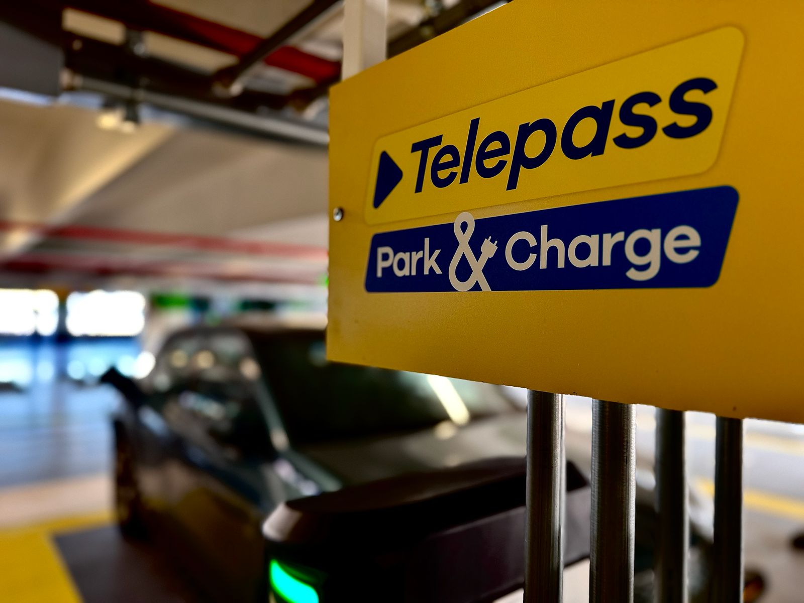 Aeroporto di Fiumicino, grazie a “Park & Charge” di Telepass pagamento parcheggi e colonnine semplificato