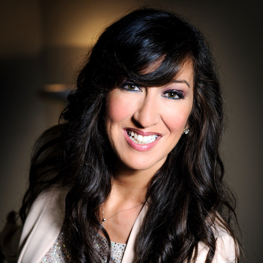 Caprarola – Spettacolo solo rimandato, arriva la comica Emanuela Aureli