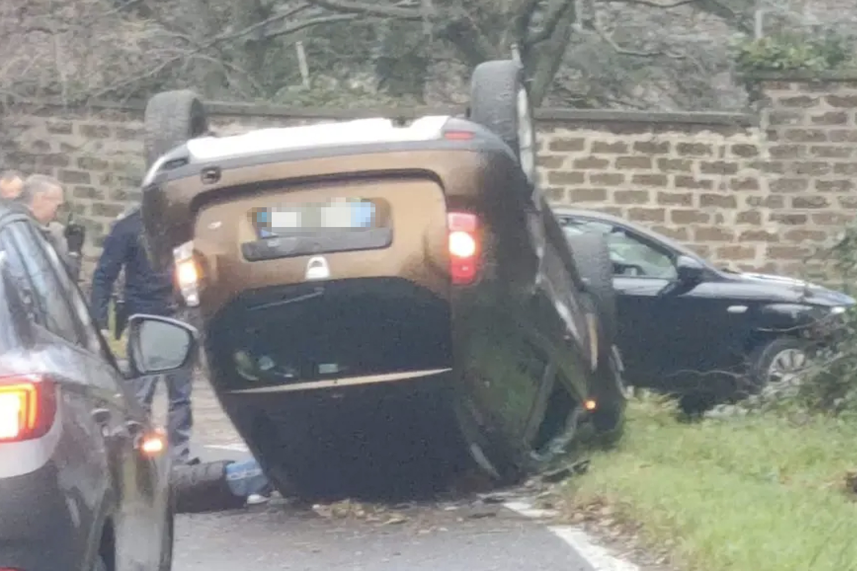 Viterbo – Incidente sulla Cimina, auto si ribalta e conducente ferita