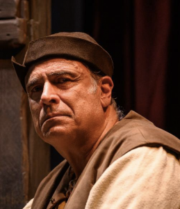 Enzo Decaro in scena a Civitavecchia con “L’Avaro Immaginario”