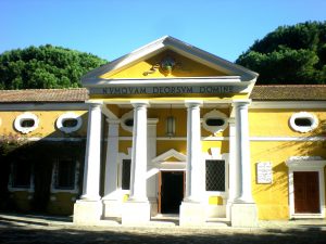 Santa Marinella – La nascita de La Repubblica dei Ragazzi con Humphrey Bogart e Lauren Bacall a Villino Pacelli