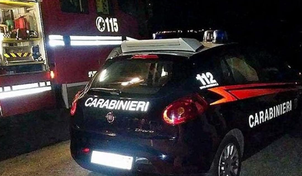 Aprilia, incendio nella notte: le fiamme distruggono prefabbricato in legno