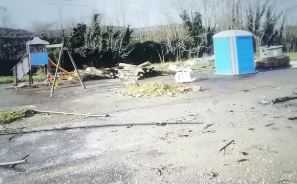 Orte – Caos nel canile comunale, i volontari sporgono denuncia: “Situazione disastrosa, cani denutriti e detriti abbandonati”