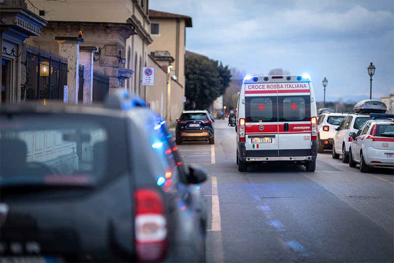 Civita Castellana – Auto finisce contro un lampione, ferito un uomo