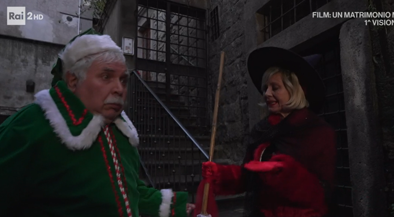 Viterbo protagonista su Rai2, il consigliere Ugo Poggi accoglie la Befana al Christmas Village (VIDEO)