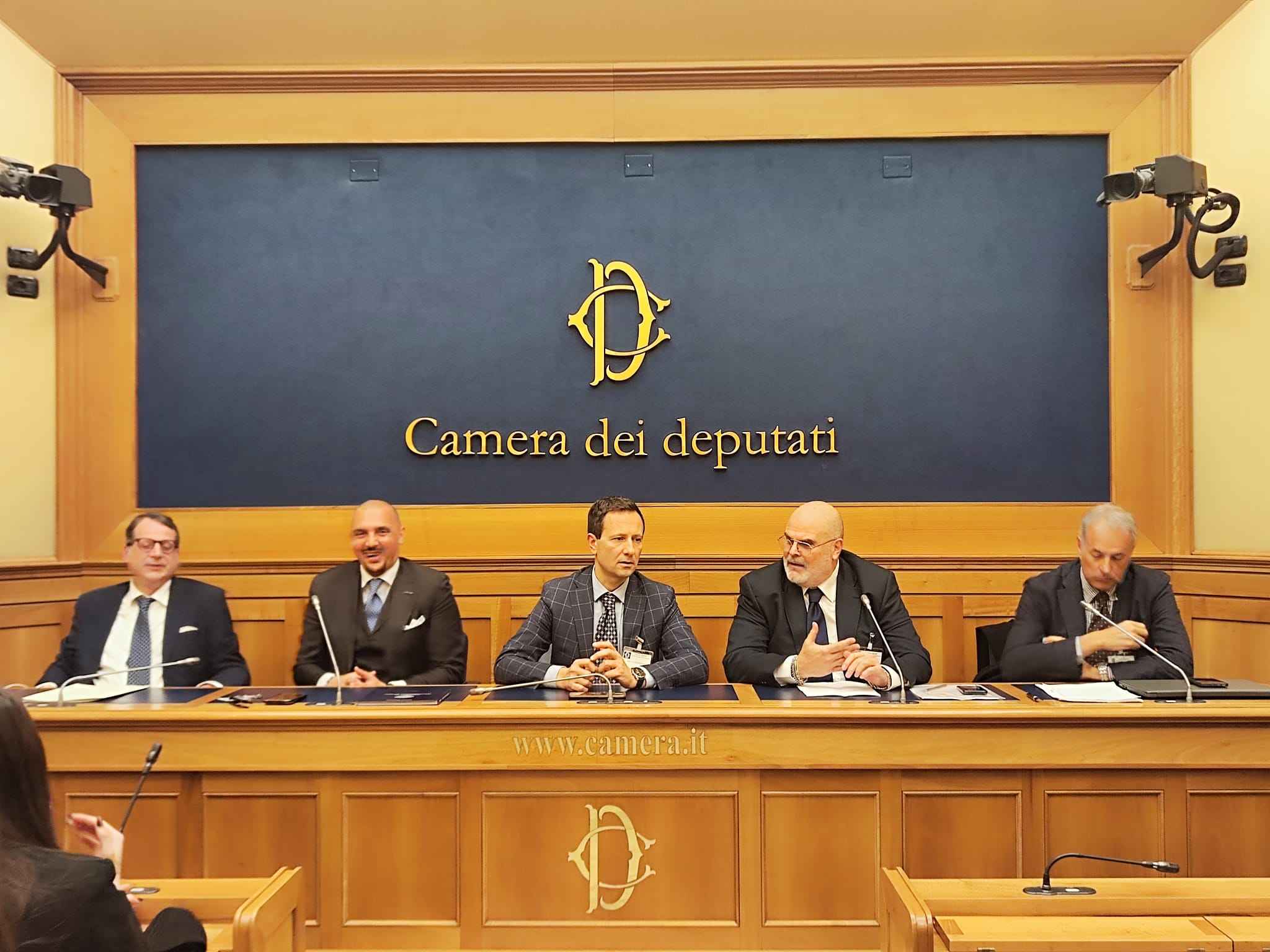 Riportare l’uomo al centro nell’epoca dell’Intelligenza Artificiale:  presentato alla Camera il Manifesto del Transumanismo Inverso