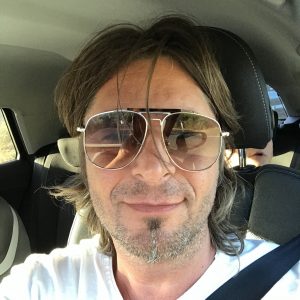 Morto il direttore di Virgin Radio Alex Benedetti, si sarebbe gettato dalla finestra del suo ufficio in via Turati