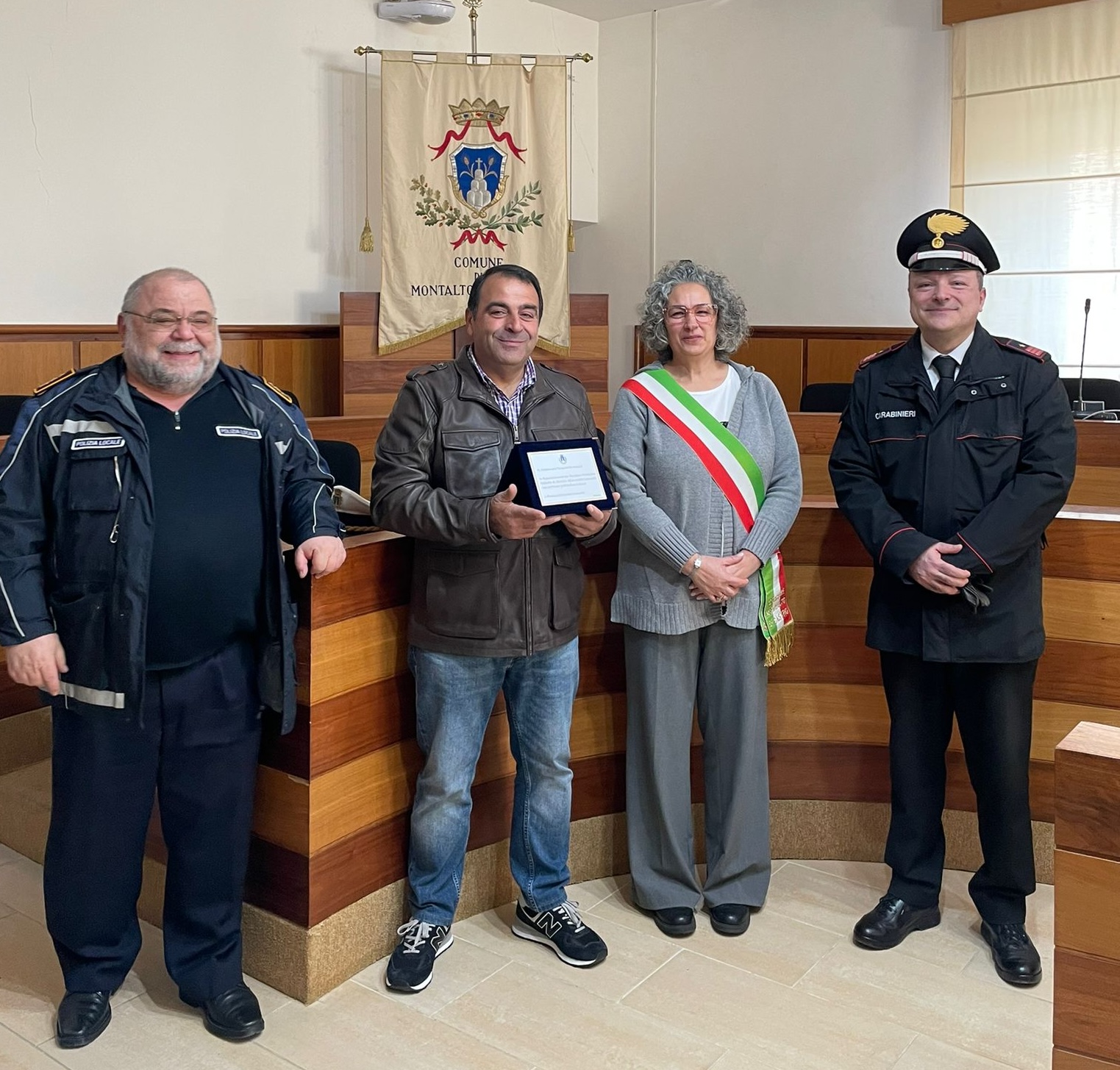 Montalto celebra il pensionamento del carabiniere Pasquale Di Muccio, dopo 41 anni di servizio