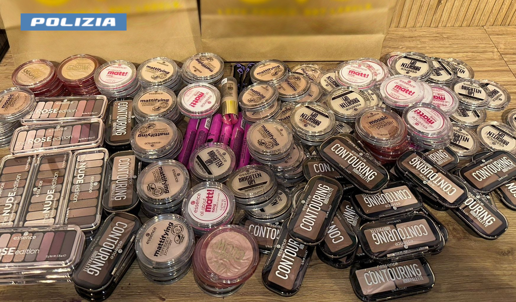 Roma – Saccheggiano i negozi di cosmetici sotto gli occhi della Polizia, tre cittadini romeni nei guai