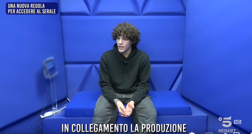 Nicolò rinuncia alla maglia d’oro del serale di Amici, il consigliere comunale di Ronciglione, Laurenti: “Mi auguro che non se ne debba pentire”