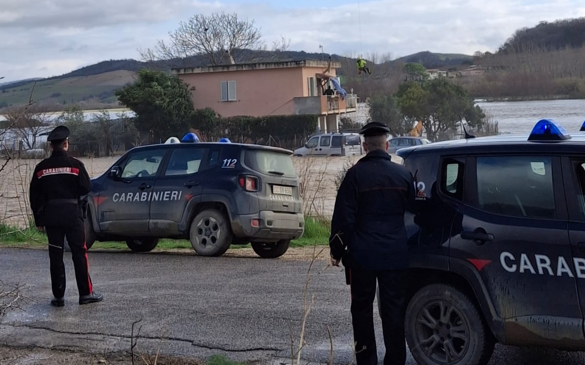 Tarquinia – Esonda il Mignone, due fidanzati salvati dai carabinieri e l’elicottero dei Vigili del fuoco