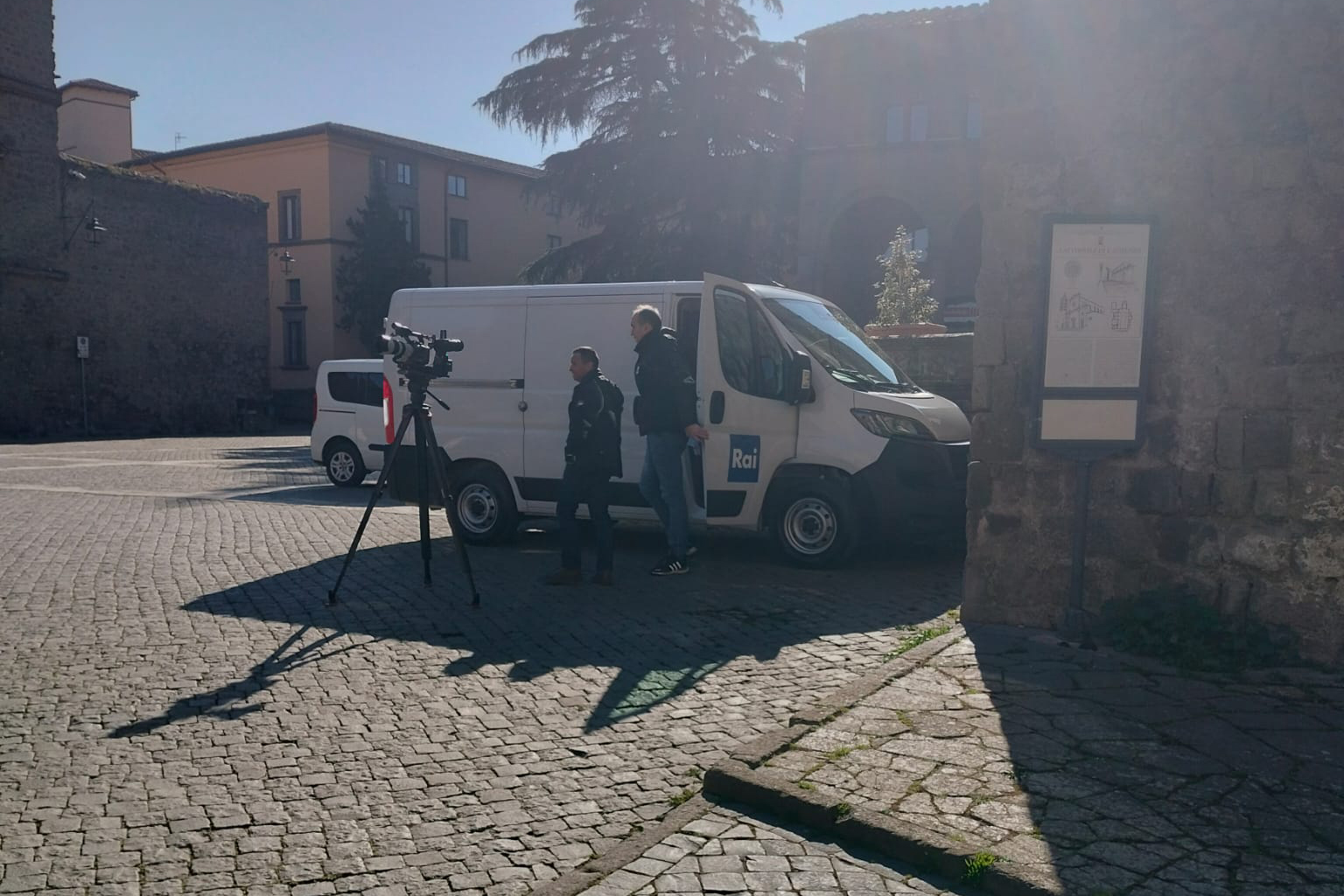Viterbo – Ciak si gira, riprese in corso a San Pellegrino per “Paesi che vai” (FOTO E VIDEO)