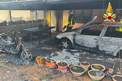 Formello – Incendio in una villetta di via delle Stagioni, in fiamme anche un’auto e un motorino (FOTO)