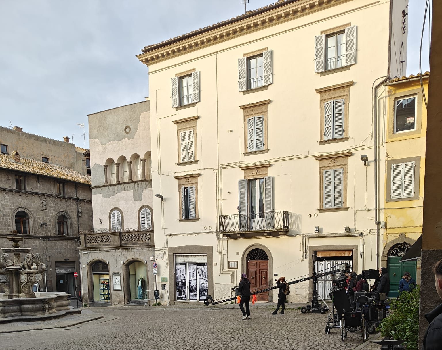 Viterbo set pubblicitario e chiusura di strade, dal Comune nessun avviso alle attività commerciali