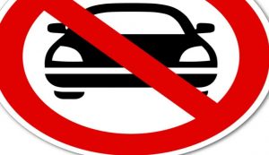 Viterbo, stop alle auto in via Dobici per la sosta di una piattaforma aerea