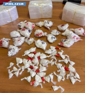 Roma – Ordini online e droga consegnata col “delivery”, 21enne romano incastrato dalla polizia