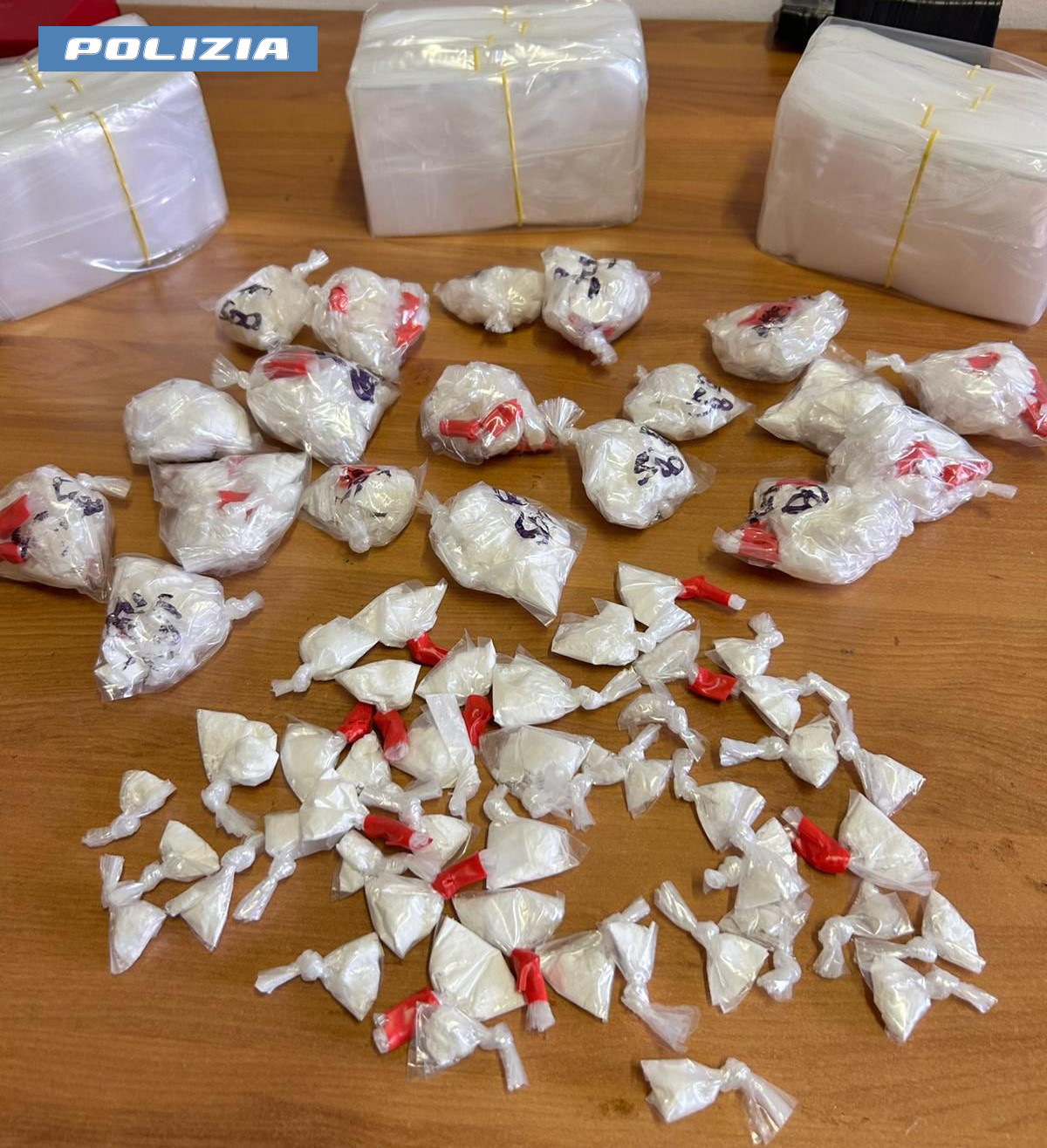 Roma – Ordini online e droga consegnata col “delivery”, 21enne romano incastrato dalla polizia