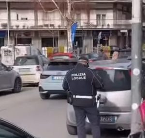 Viterbo – Prosegue la guerra alle auto in divieto di sosta, multe a tappeto in Via Garbini