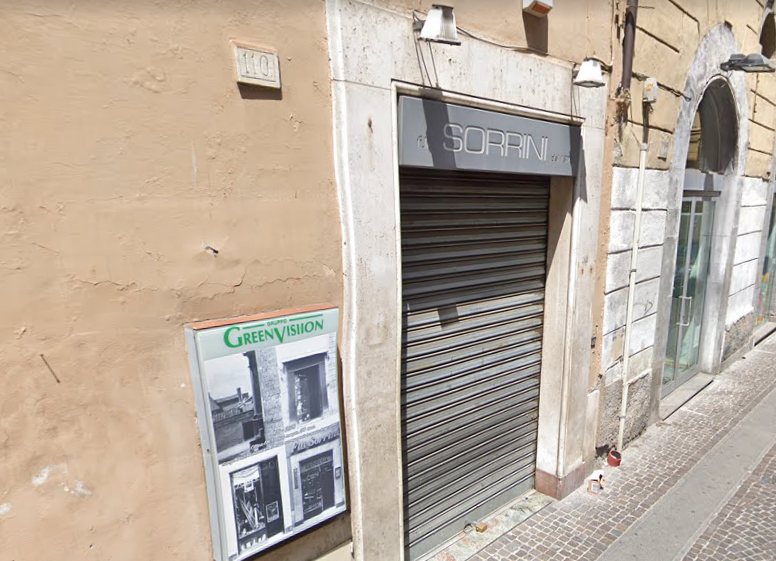 Viterbo – Centro storico, addio alla storica Ottica Sorrini: “Cari clienti, dopo 155 anni la nostra storia si conclude”