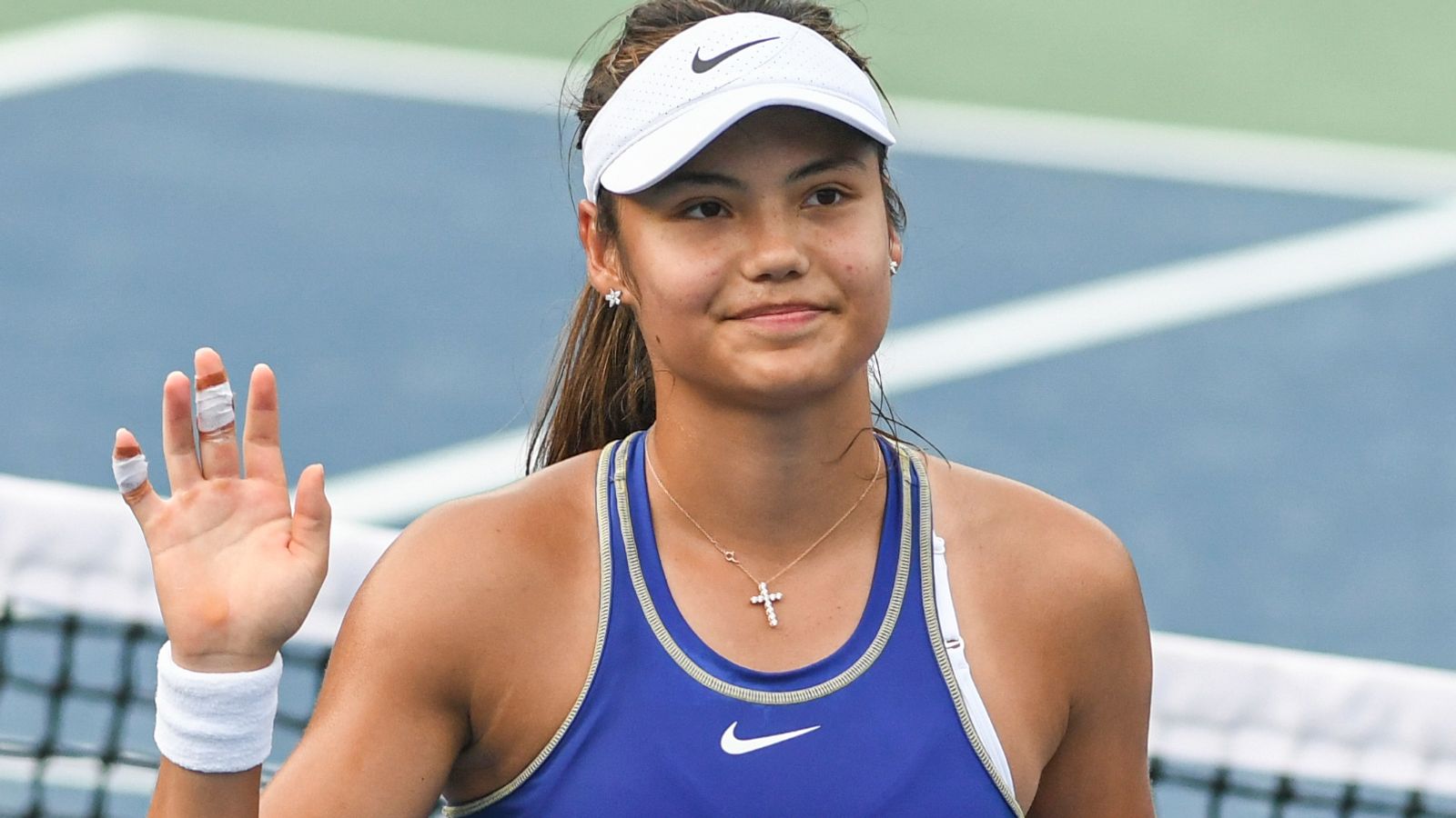 Dubai – Tennista Raducanu vede stalker sugli spalti, in lacrime blocca la partita