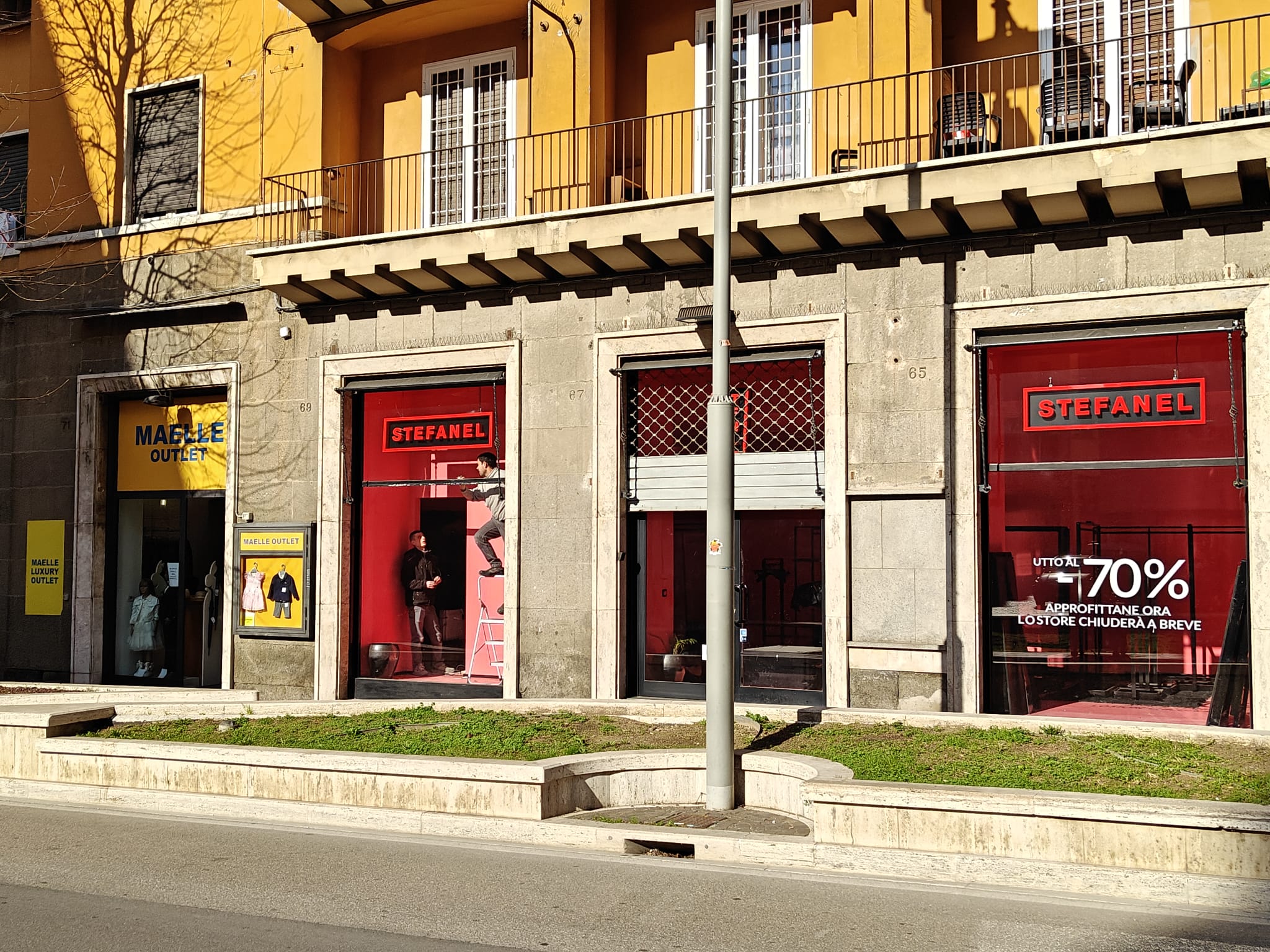 Viterbo – Cala la saracinesca per altre due attività in centro, stavolta in Via Marconi