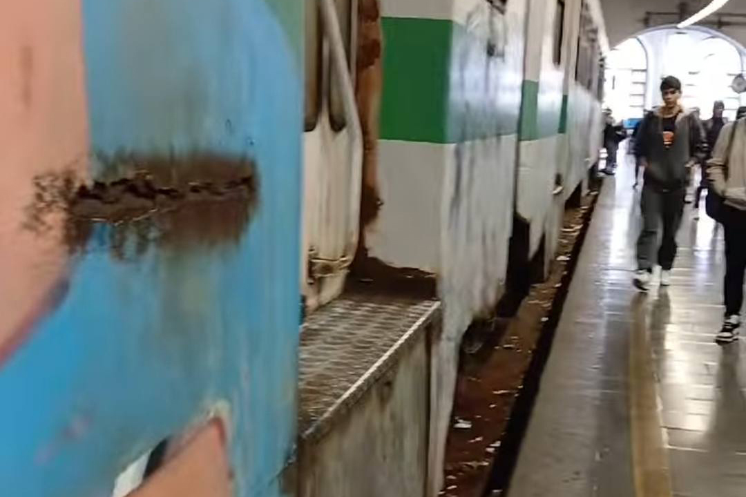 Trasporti – Ferrovia Roma-Viterbo, treno squarciato e rovinato dalla ruggine