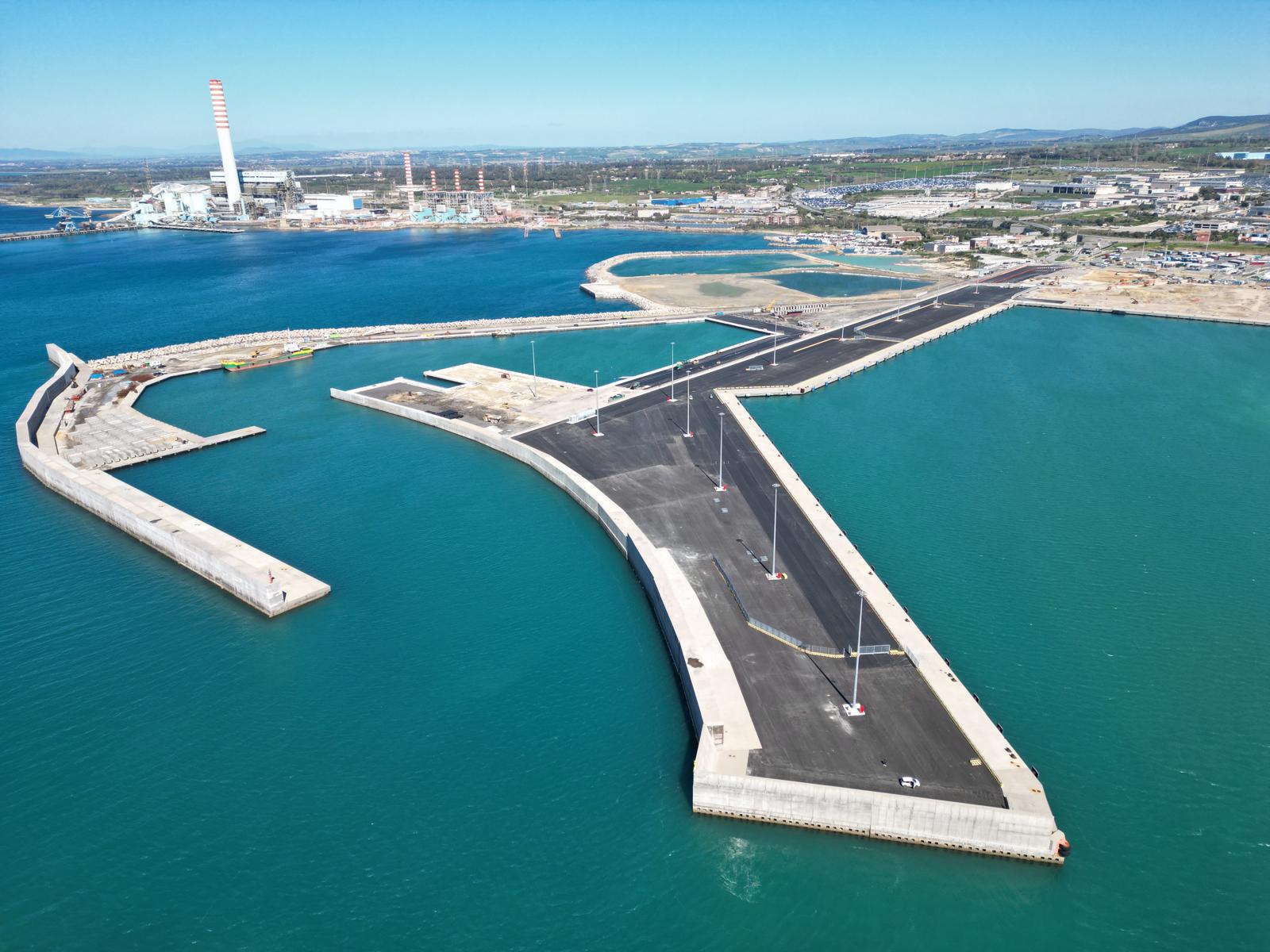 Porto di Civitavecchia, operative le banchine 33 e 34 della darsena traghetti: aree operative ampliate di 50.000 mq