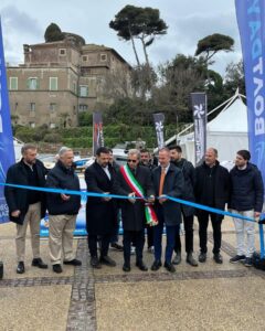 A Fiumicino “Lasciato Indietro”, di Dino Tropea, inaugura la rassegna “Cadenze Letterarie”