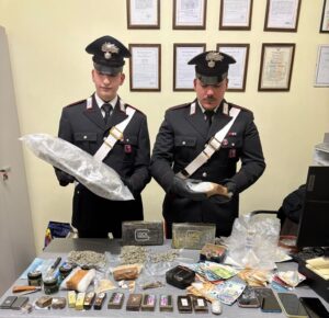 27enne beccato con oltre 6kg di droga, in casa un vero “bazar stupefacente”