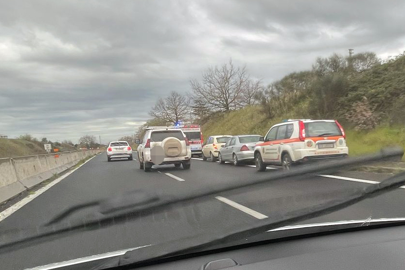 Viterbo – Malore in auto sulla Superstrada, intervengono ambulanza e automedica