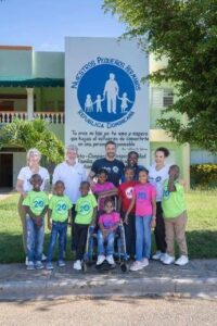 “Da padrini a nonni a distanza”. Michelangelo e il legame con i bimbi aiutati che dura una vita