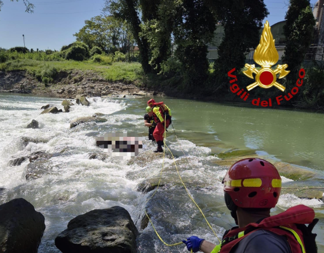 Cadavere ritrovato nel fiume Tevere, scattano le indagini