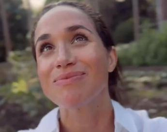 Meghan usa il titolo di ‘Sua Altezza Reale’: violato l’accordo con la regina Elisabetta