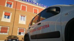 Santa Marinella – Chiuso dalla Capitaneria di Porto il chiosco “Pura Vida”: indagine su presunte irregolarità demaniali