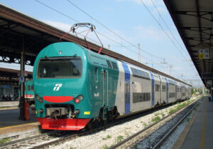 Santa Marinella – Uomo investito dal treno, circolazione sospesa sulla Roma-Pisa