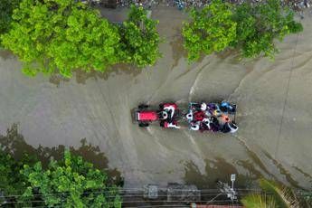 India, piogge torrenziali: 50 morti a Nuova Delhi e nel nord