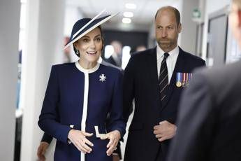 Kate Middleton omaggia Lady Diana e il suo iconico look navy